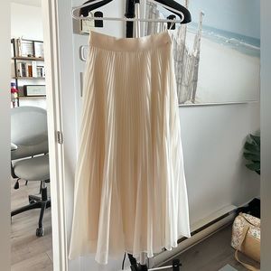 Aritzia Twirl Pleated Skirt